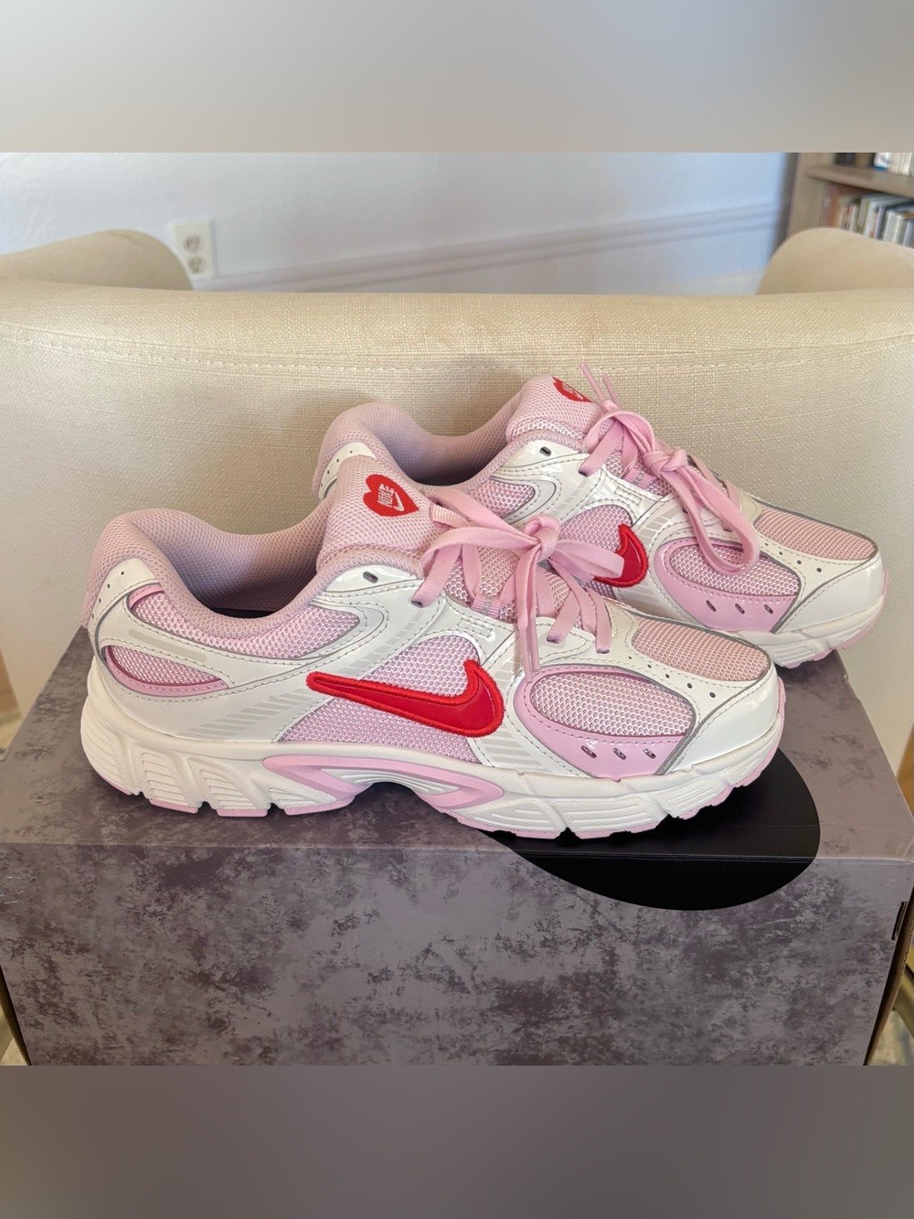 Nike V5 RNR Valentine’s Day Sneakers Womens 7 Youth 5.5Y White Pink Rare